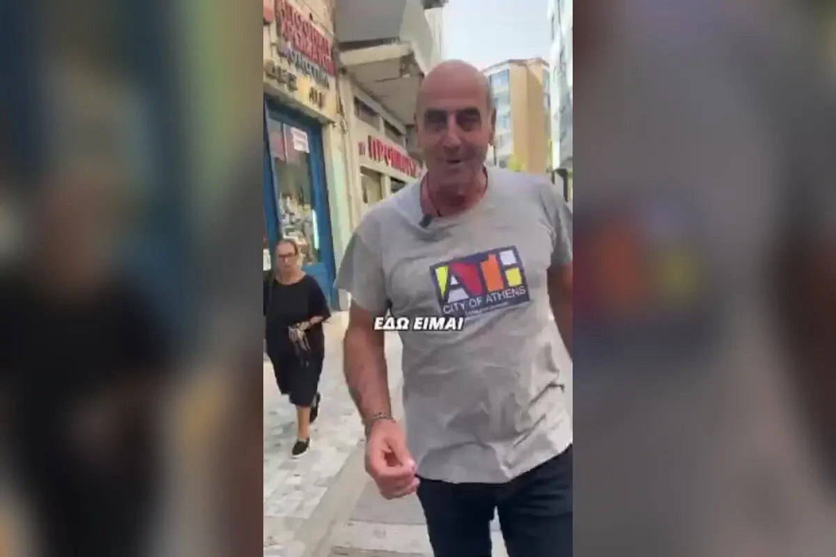Ο Γιώργος Βουλγαράκης σε δρόμο της Αθήνας, καρέ από το βίντεο