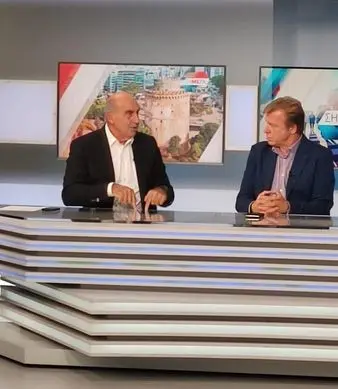 Ο Γιώργος Βουλγαράκης σε τηλεοπτικό στούντιο του ΣΚΑΪ